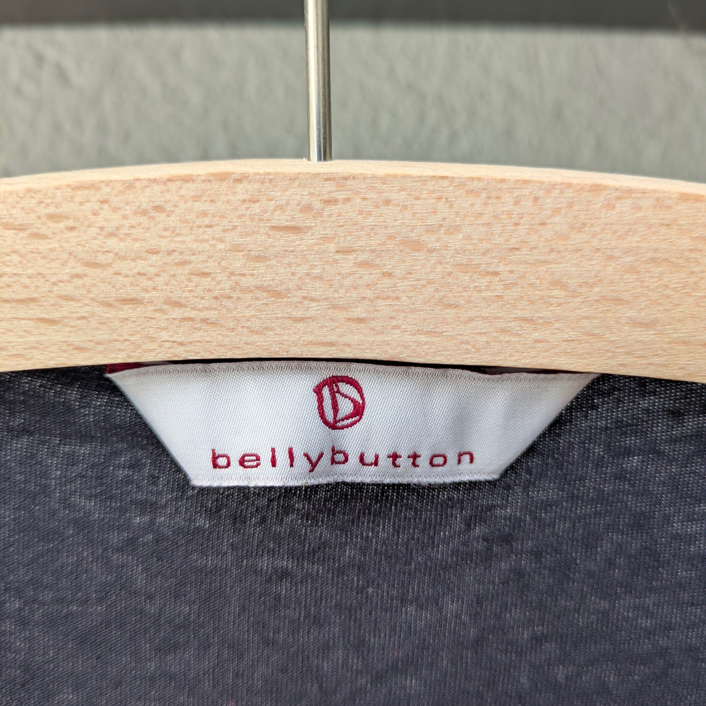 Belly Button Nursing long sleeve shirt - Size M