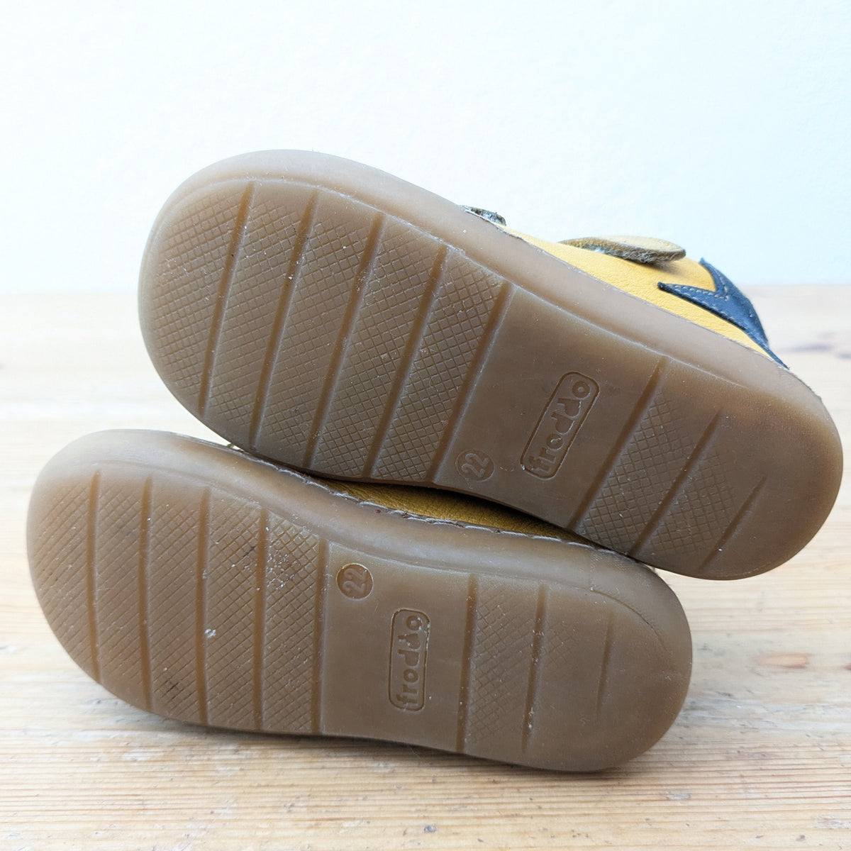 Froddo Barefoot Shoes - size 22
