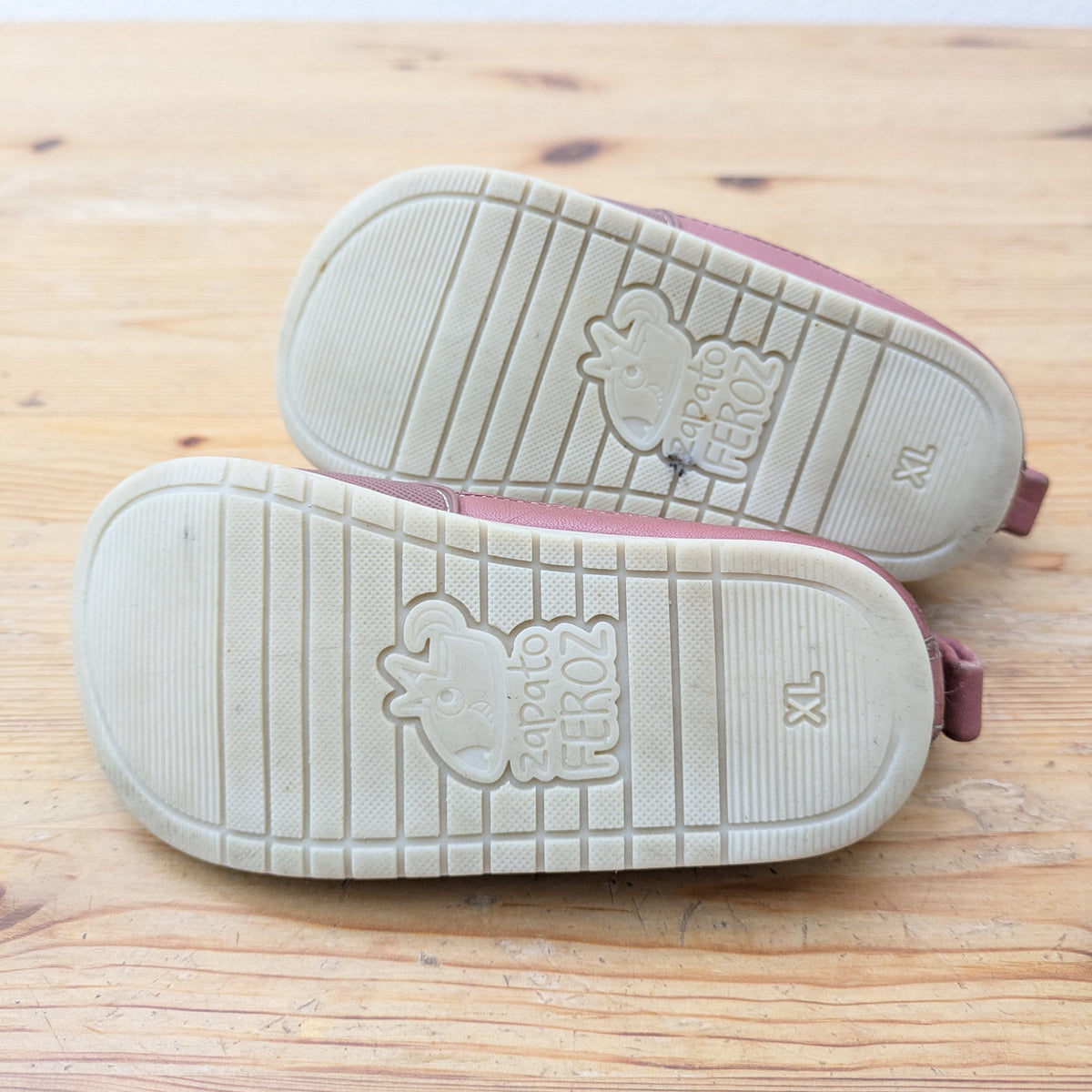 Zapato Feroz Barefoot Shoes - size 22