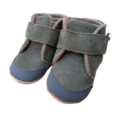 Easy Peasy Suede Shoes size 20