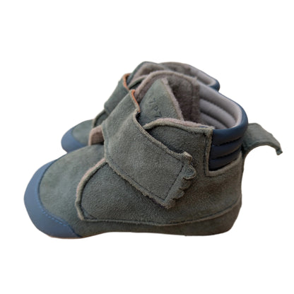 Easy Peasy Suede Shoes size 20