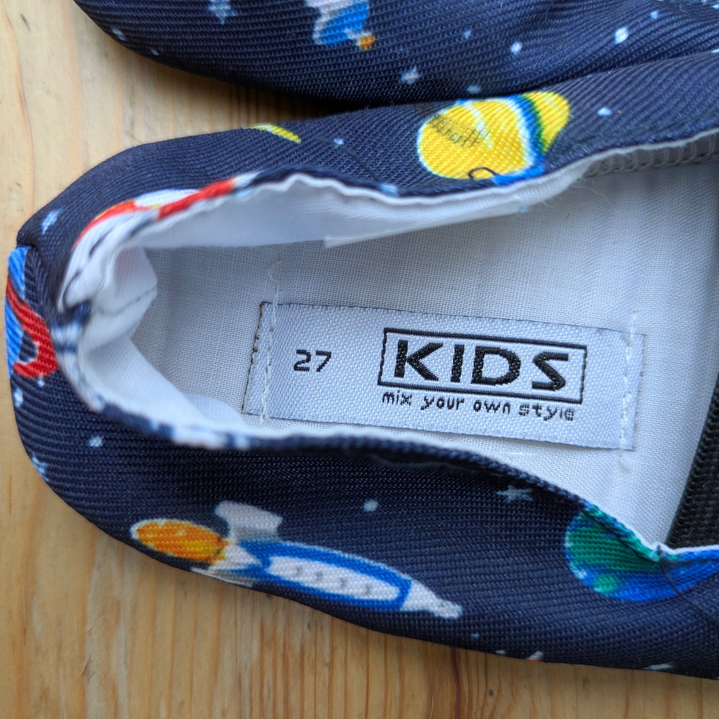 Kidz space house-shoes - size 27