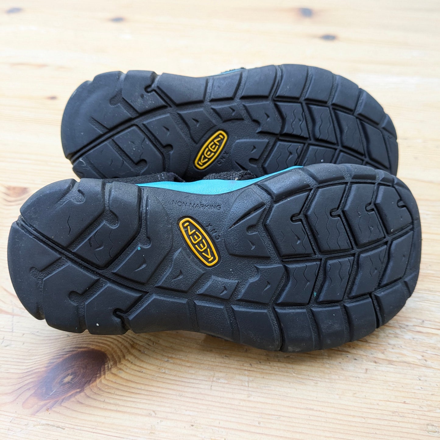 Keen sandals - size 27/28
