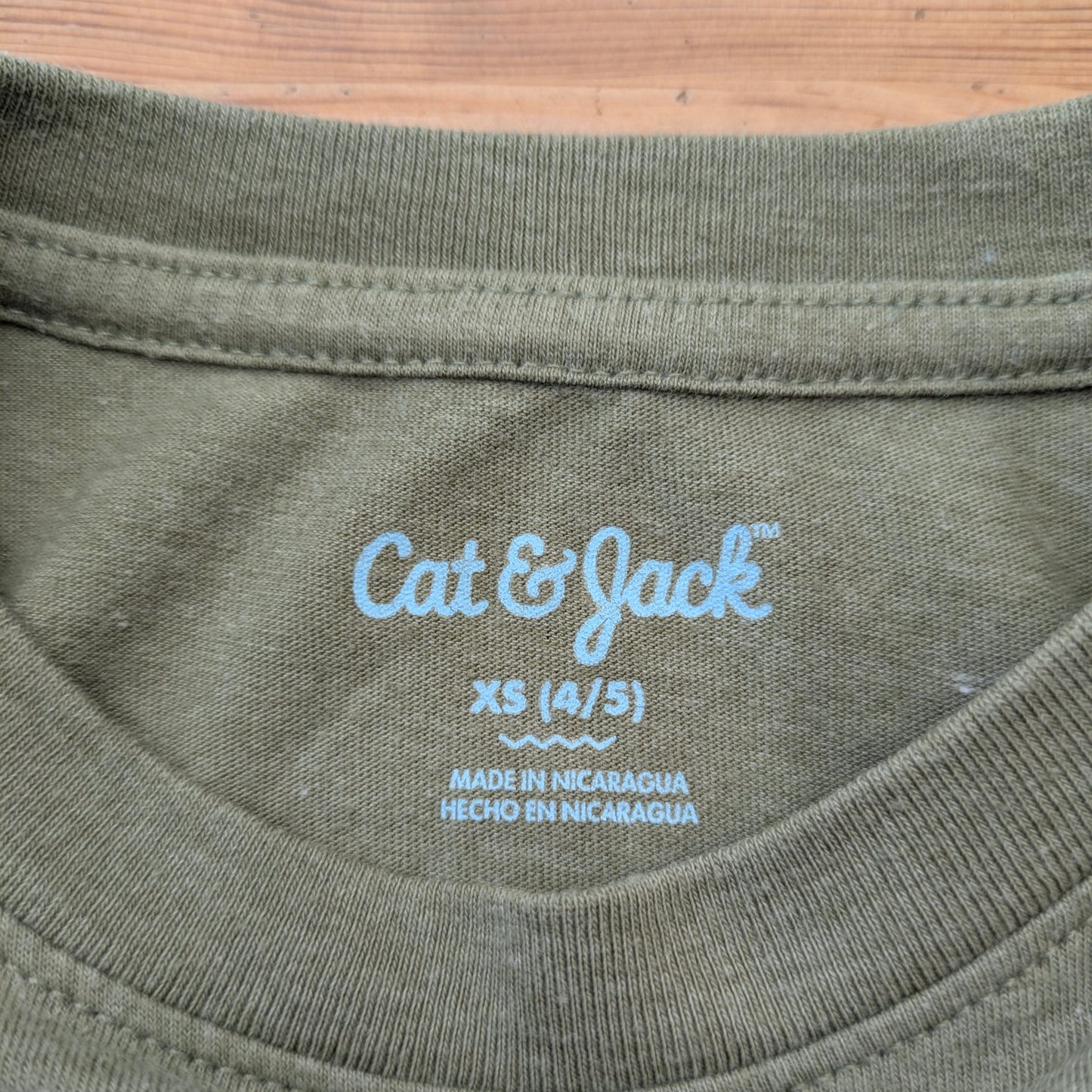 Cat & Jack t-shirt - 4 yrs