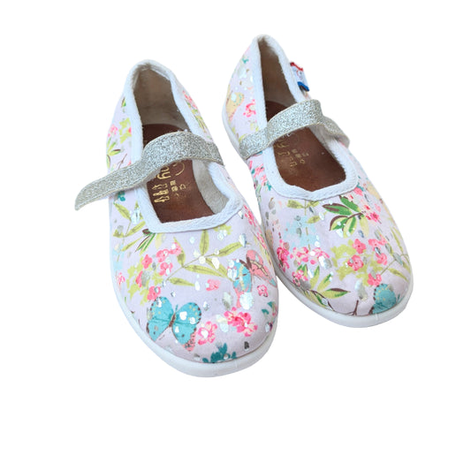 Bellamy canvas flats- size 30