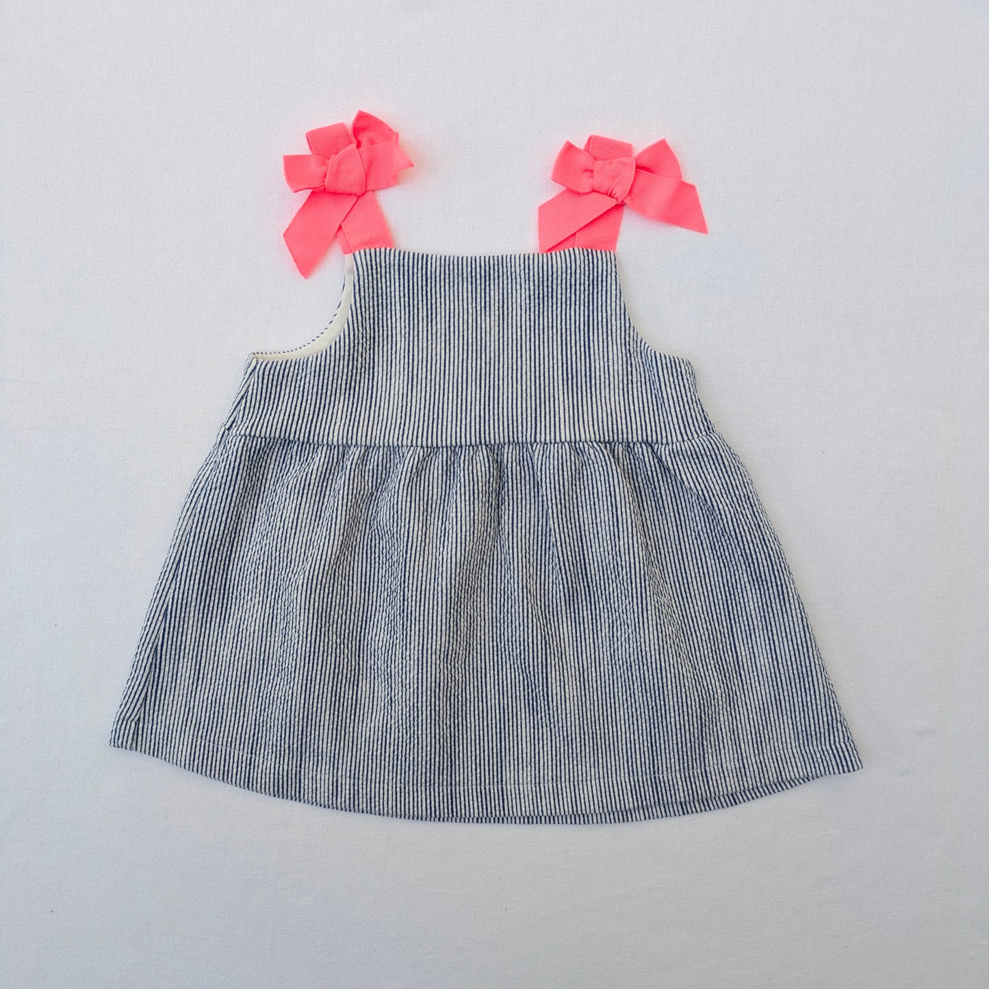 Zara gestreiftes Kleid mit Bindeband – Größe 6–9 Monate / 74 cm